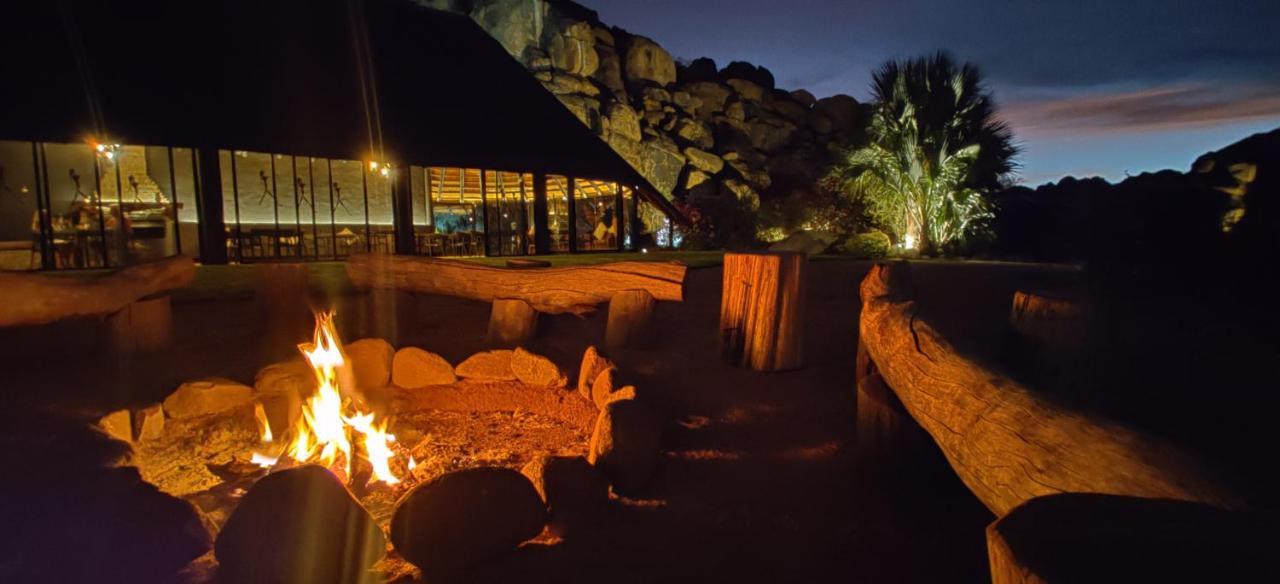 Ai Aiba - The Rock Painting Lodge Омаруру Екстер'єр фото