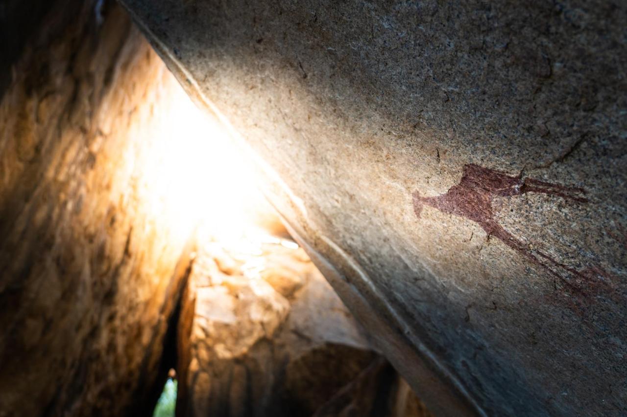 Ai Aiba - The Rock Painting Lodge Омаруру Екстер'єр фото