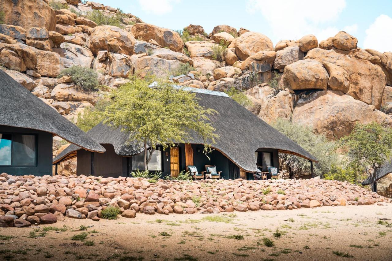 Ai Aiba - The Rock Painting Lodge Омаруру Екстер'єр фото
