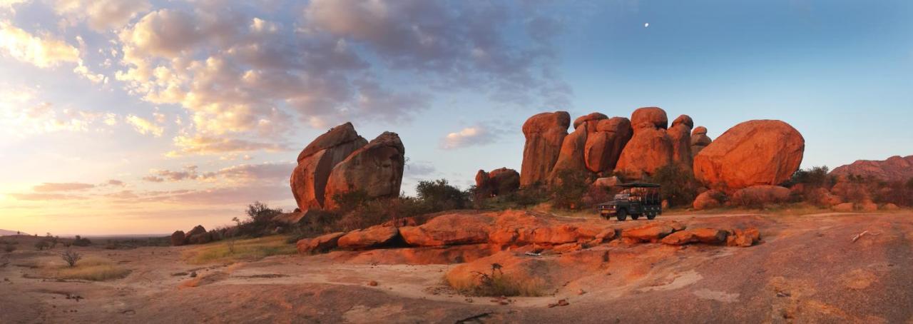 Ai Aiba - The Rock Painting Lodge Омаруру Екстер'єр фото