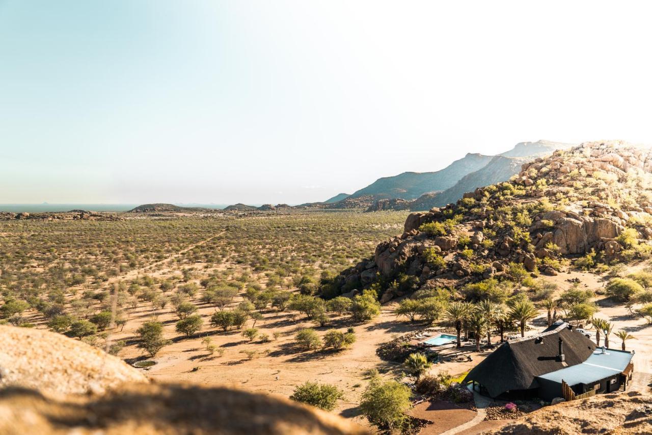 Ai Aiba - The Rock Painting Lodge Омаруру Екстер'єр фото