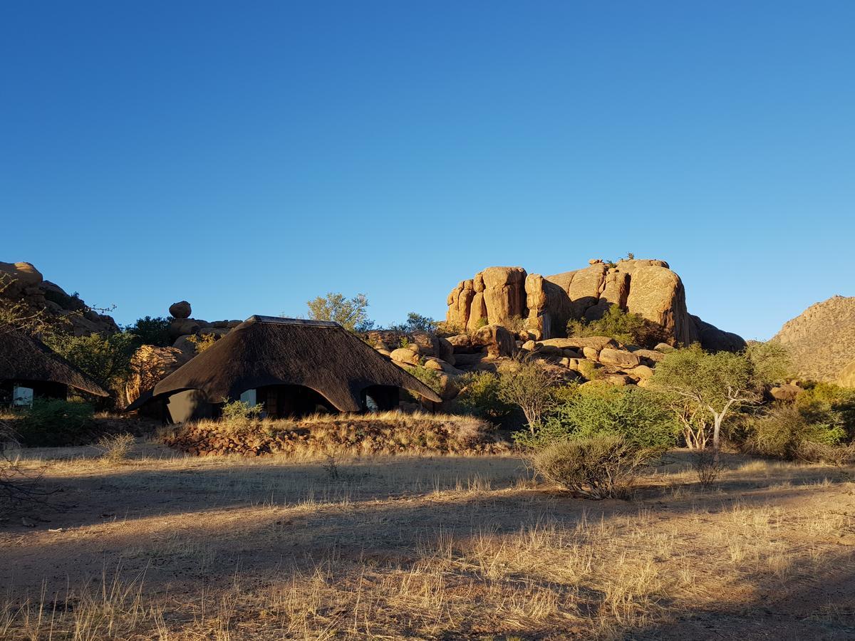 Ai Aiba - The Rock Painting Lodge Омаруру Екстер'єр фото